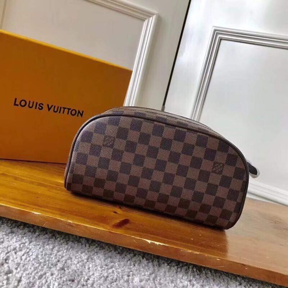 LV Cosmetic Bag Nice Mini - LOUIS VUITTON | THÉM Luis vitton makeup bag